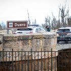 Guardia Civil en el puente de la N-110 en San Esteban de Gormaz.