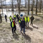 Ejército, técnicos y administraciones en el punto donde se plantea construir un puente provisional en San Esteban.