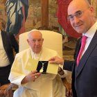 El Papa Francisco y el alcalde de Ágreda, en noviembre de 2025.