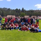 Imagen de la deportividad entre las jugadoras del Golmayo Camaretas y del Sporting Uxama.