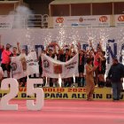 Los jugadores del Sporting Santo Domingo celebrando el título conseguido en Valladolid.