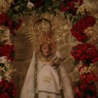 Talla de la virgen en la ermita de los Santos Nuevos.