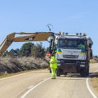 Equipo del departamento de Vías y Obras de Diputación realizando trabajos en carreteras.