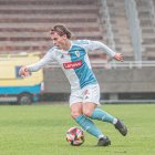 Hugo Matos en un partido con el conjunto compostelano.