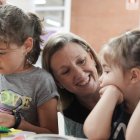 La vicepresidenta y consejera de Familia e Igualdad de Oportunidades, Isabel Blanco, visita a los participantes del programa 'Conciliamos verano 2025'.