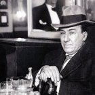 Fotografía mítica de Machado en el año 1933 en el café de las Salesas de Madrid.