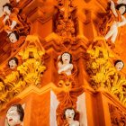 Grotesco aspecto de los angelotes en El Mirón, resultado del pintado.