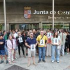 Concentración ante la Delegación Territorial en memoria del fallecido.
