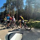 Ciclistas parados en el Amogable.