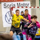 Los amarillos logran su primera victoria