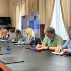 Parte de los alcaldes participantes en la reunión.