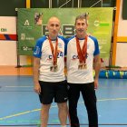 Santiago Martínez y José Carlos, con las tres medallas.