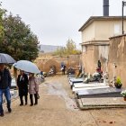El cementerio de Soria recibe a miles de personas para honrar a sus seres queridos.