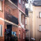 Boquete en la segunda planta del 2 de Diego Acebes tras la explosión.