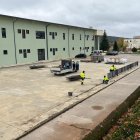 Trabajos para reconvertir la pista de patinaje deteriorada en aparcamientos.