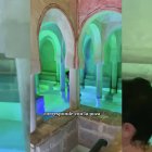 La recreación termal de la ermita de San Baudelio en El Burgo de Osma permite sumergirse entre columnas mozárabes y bóvedas inspiradas en el siglo XI.