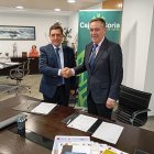 Firma del convenio entre Caja Rural y el Ayuntamiento de El Burgo.