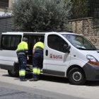 Trabajadores municipales durante su jornada laboral.