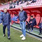 El técnico numantino, Ángel Rodríguez, en el banquillo de Los Pajaritos.