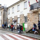 Los niños abandonando el centro educativo.