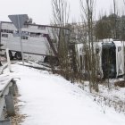 Camión volcado en la nieve en Cadosa.