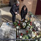 El alcalde de Soria y la concejala de Cultura en la ofrenda floral a Leonor.