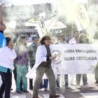 Los médicos de Soria durante la protesta este viernes en el Hospital Universitario Santa Bárbara.