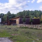Sobre estas líneas, la casa del parque de la Laguna Negra.
