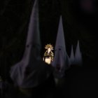 Las imágenes del Cristo del Humilladero y de la Virgen de la Soledad han iluminado la noche del Jueves Santo.