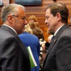 Pollán y Mañueco en la sesión constitutiva de las Cortes de Castilla y León celebrada este martes