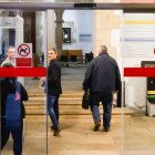 Entrada al Palacio de Justicia momentos antes de hacerse público el veredicto.