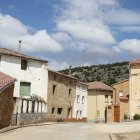 Una de las calles de Andaluz, reflejo de la arquitectura rural típica de la provincia de Soria