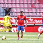 Juancho cabizbajo tras el gol anotado por el Poblense en la segunda parte.