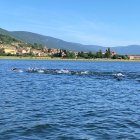 Los participantes durante la prueba de natación en la Cuerda del Pozo.