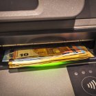 Un cajero automático en Soria expide billetes.