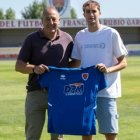 Hugo Gallardo junto al responsable de cantera del Numancia, Antonio Alfageme.