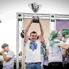 El presidente del C.D. San José, Tito Hernansanz, celebrando el título de la Copa Diputación logrado por el equipo filial.