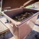 Ejemplo 

Ejemplo de un contenedor marrón utilizado en la recogida de residuos vegetales.