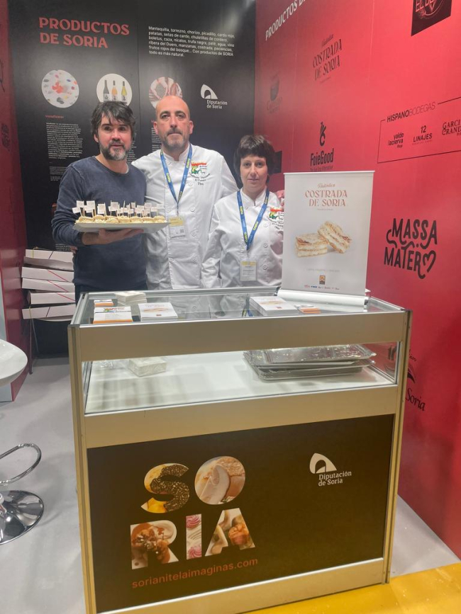 El chef soriano Óscar García, con una estrella Michelín, también acudió a probar la costrada.