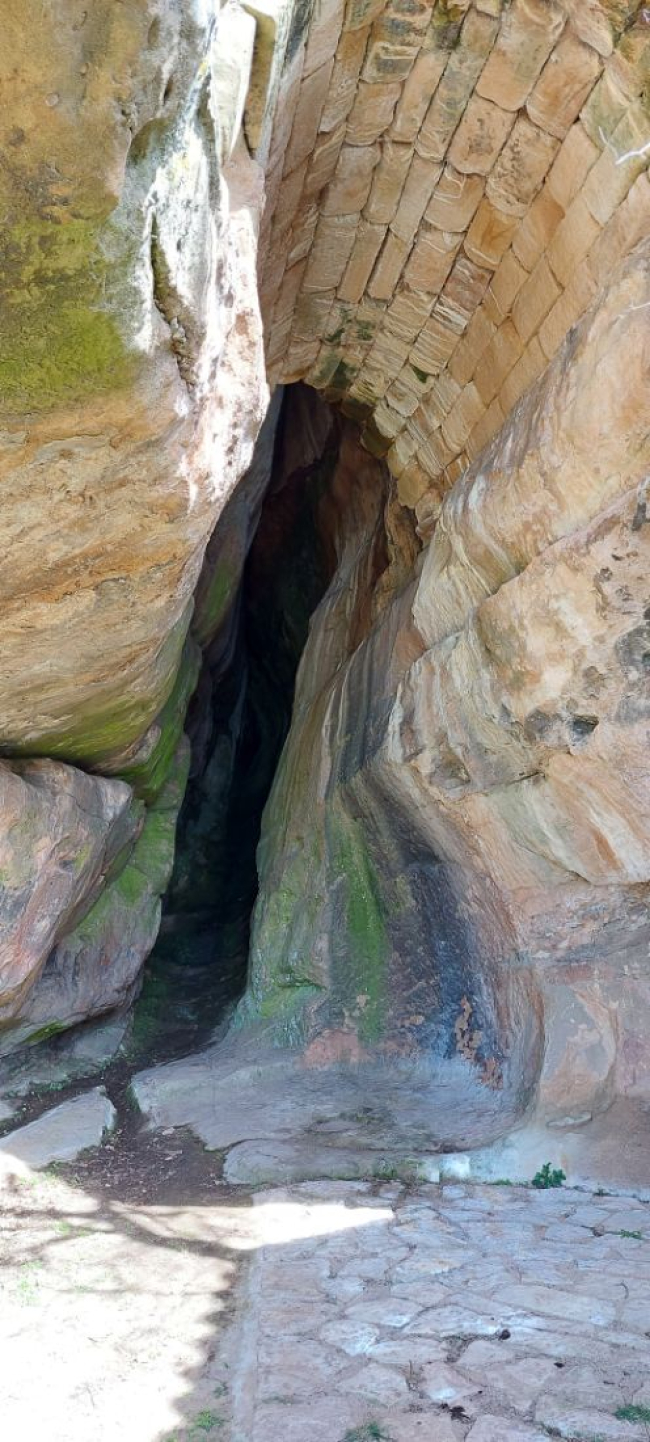 Vista de la gruta.
