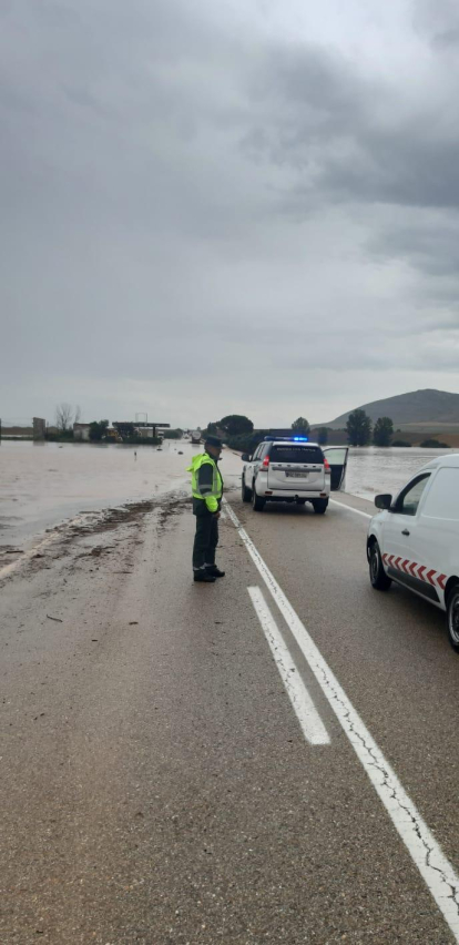 Una tormenta deja una fuerte tromba de agua e inundaciones en las carreteras de Soria hacia Zaragoza.