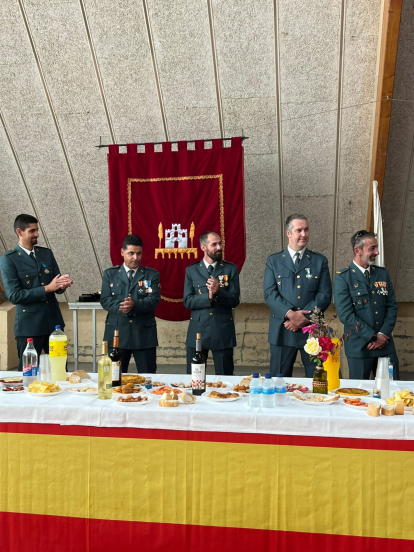 Celebración de la Guardia Civil en el día de la Virgen del Pilar en San Esteban.