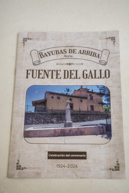 Programa de mano de la celebración del centenario de la fuente del Gallo en Bayubas de Arriba.