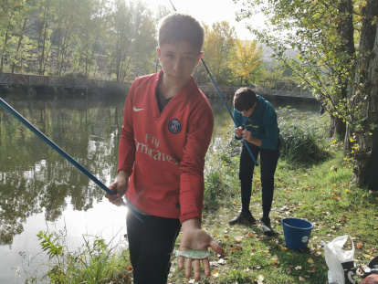 Los más jóvenes aprenden y disfrutan de la pesca