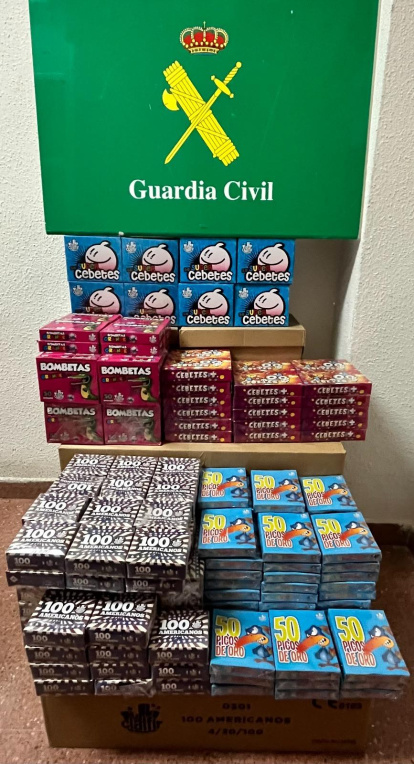 Petardos incautados por la Guardia Civil.