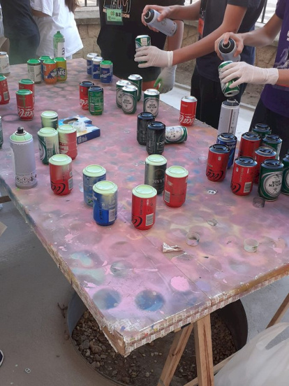 Mural de latas en el CRIE de Almazán (5)