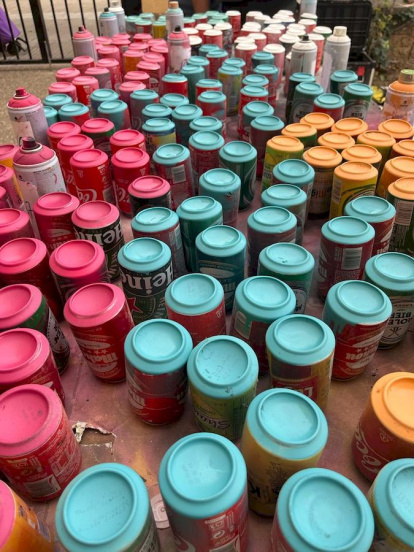 Mural de latas en el CRIE de Almazán (7)