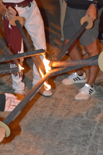 Encendido de antorchas para despedir las fiestas de Almazán. SATUR LAFUENTE (14)_04