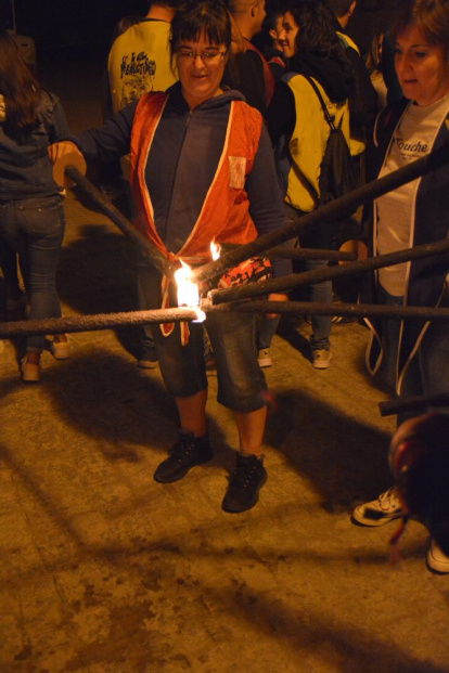Encendido de antorchas para despedir las fiestas de Almazán. SATUR LAFUENTE (17)_04