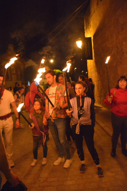 Encendido de antorchas para despedir las fiestas de Almazán. SATUR LAFUENTE (20)_04